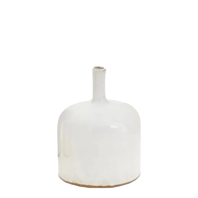 Vase en céramique blanche avec extrémités en terre cuite