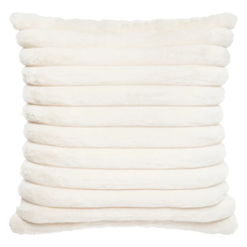 Coussin 18 x 18 po en fausse fourrure - Raya