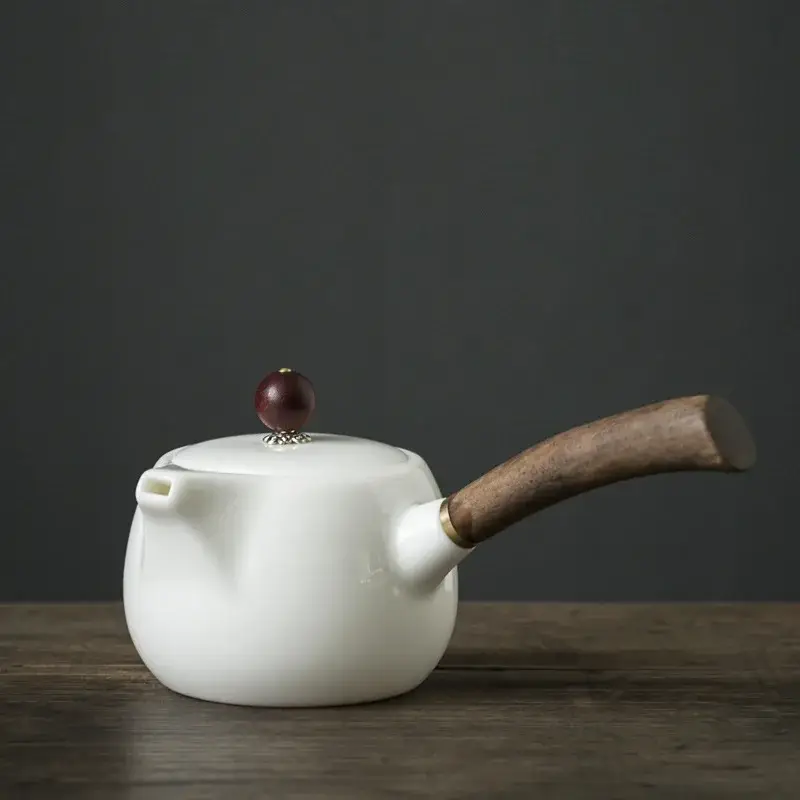 Théière en porcelaine avec filtre